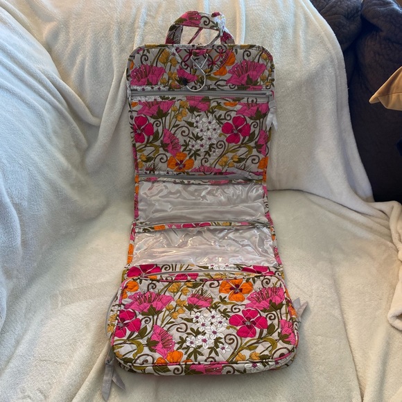 VERA BRADLEY expanding travel case - Picture 2 of 7